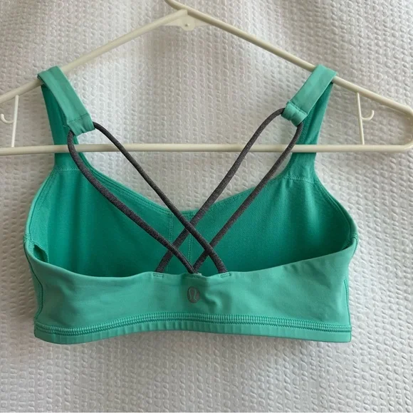 Lululemon Women’s Free to Be Green Sports Bra Size: 4 - Picture 2 of 4